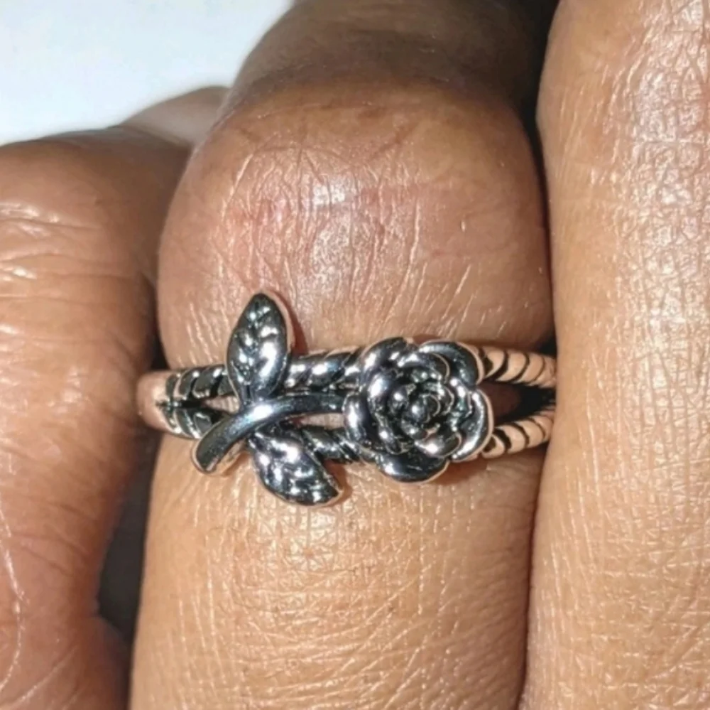Lovely Rose Silver Intricate Detailed Rose Floral Ring